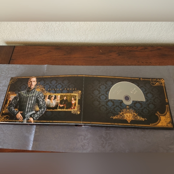 The Tudors: The Complete Series - Picture 8 of 11